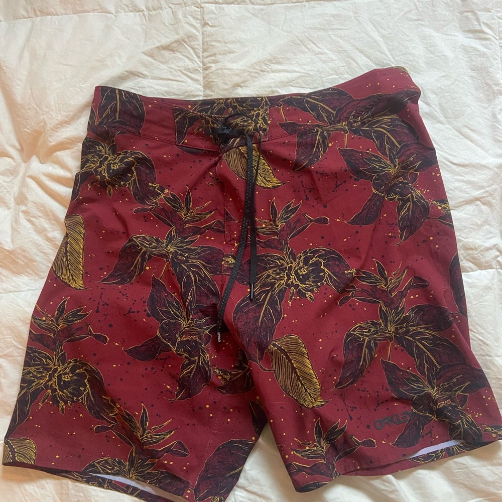 Oakley Men's Red and Gold Leaf Pattern Swim Shorts Performance Fit